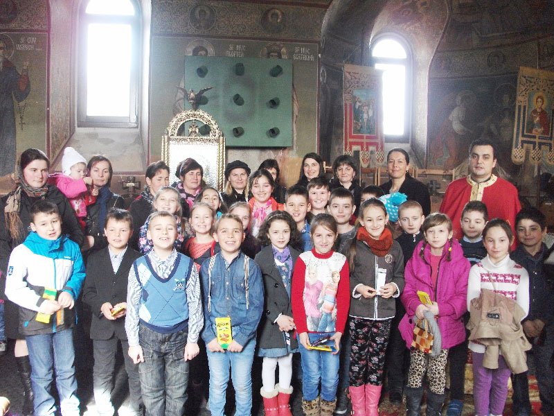 Mărţişoare filantropice oferite de copii 64241