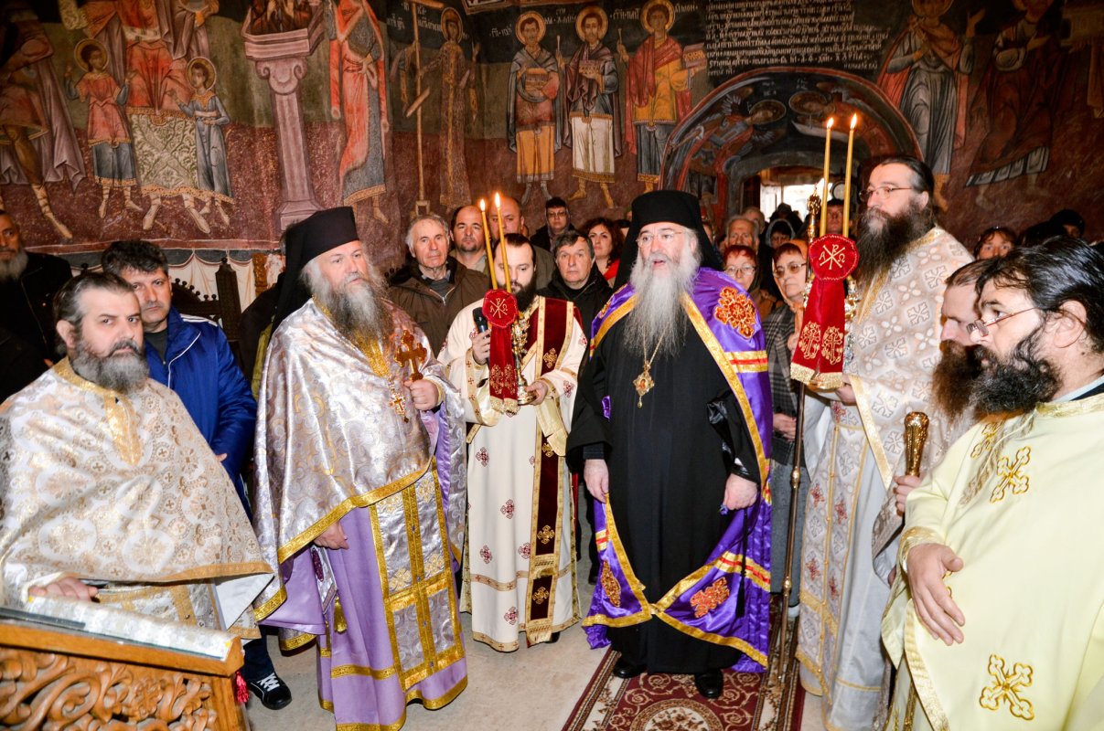 Liturghie arhierească la Mănăstirea Topolniţa 64111