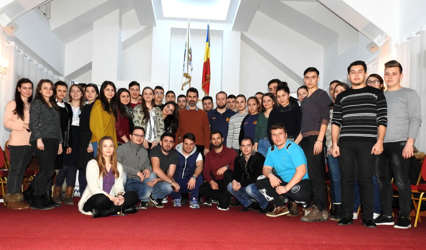 Tineri ortodocşi întruniţi la Mănăstirea Caraiman 64132