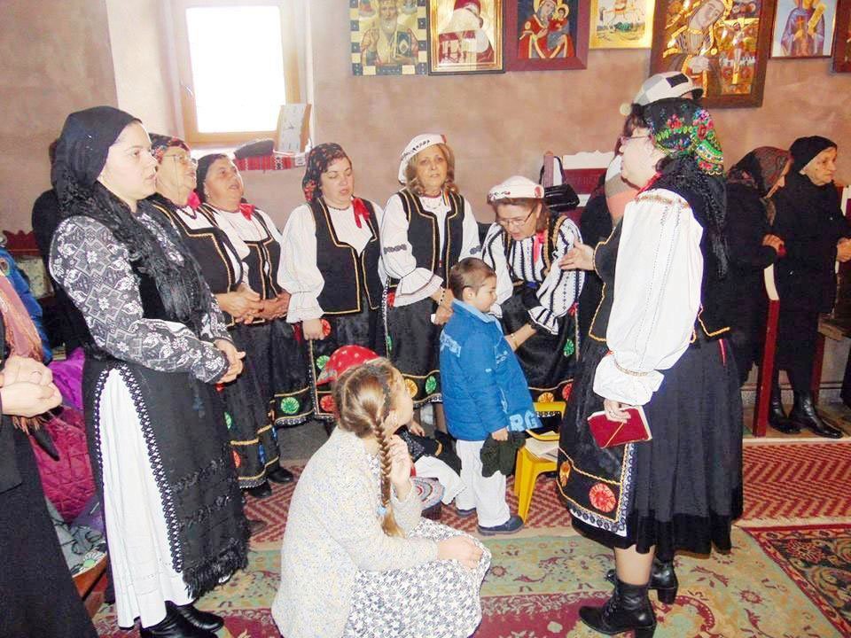 Tradiţii reînviate în parohia braşoveană Augustin 64105