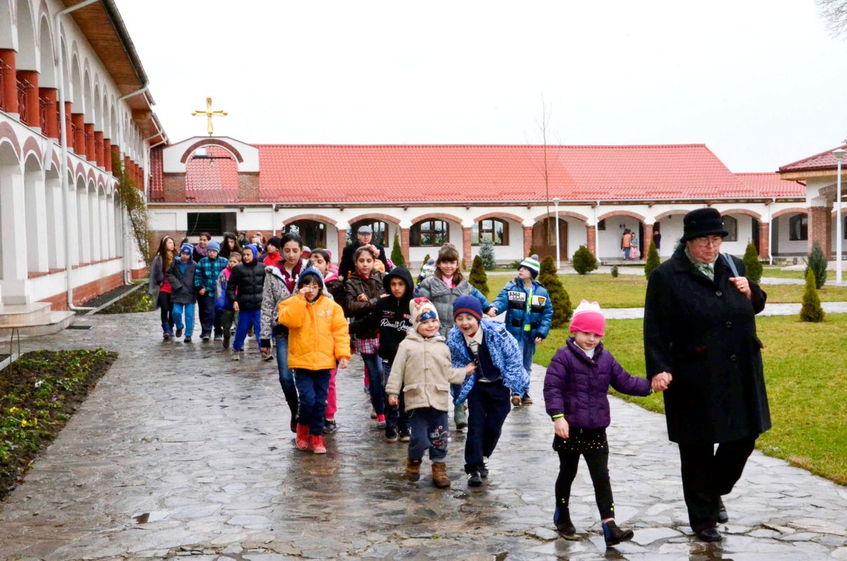 Mănăstirea Timișeni, loc al vindecării și Învierii 63992