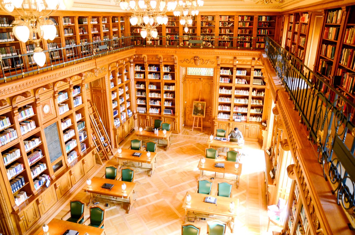 Casă primitoare pentru lectură și informare 63874