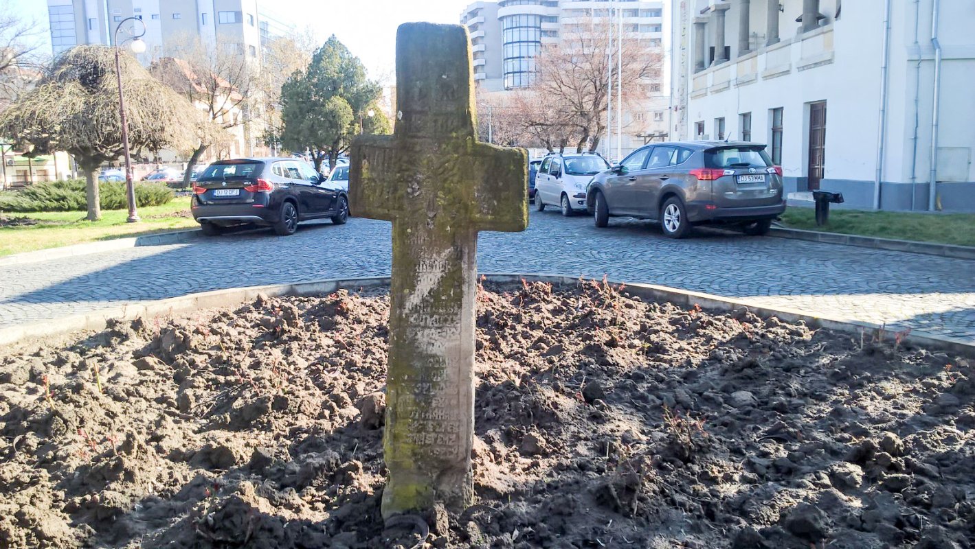 Crucile de piatră din Cetatea Băniei 63857