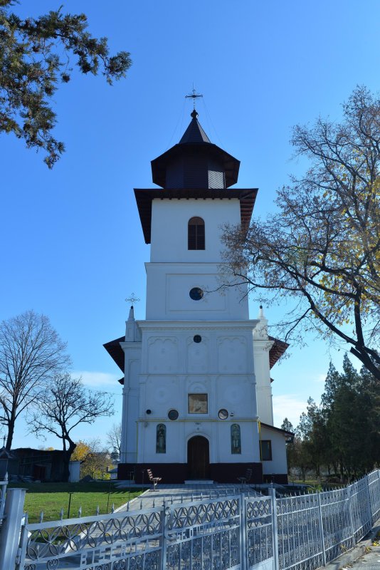 Slujbe arhiereşti la Bacău şi Huşi 63839