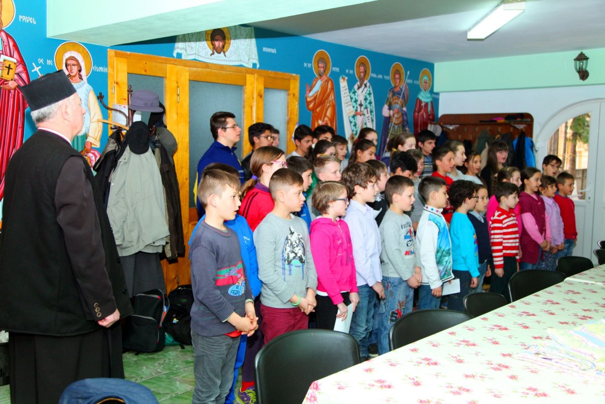 Ziua Femeii sărbătorită de copii 63846