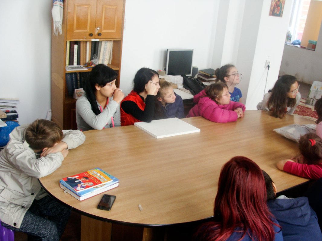 Întâlnire catehetică cu tinerii de la Paraclisul „Sfântul Gheorghe Vechi” 63770