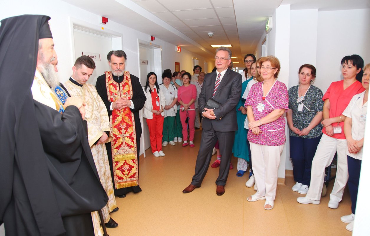 IPS Laurenţiu a vizitat Maternitatea din Sibiu 63755