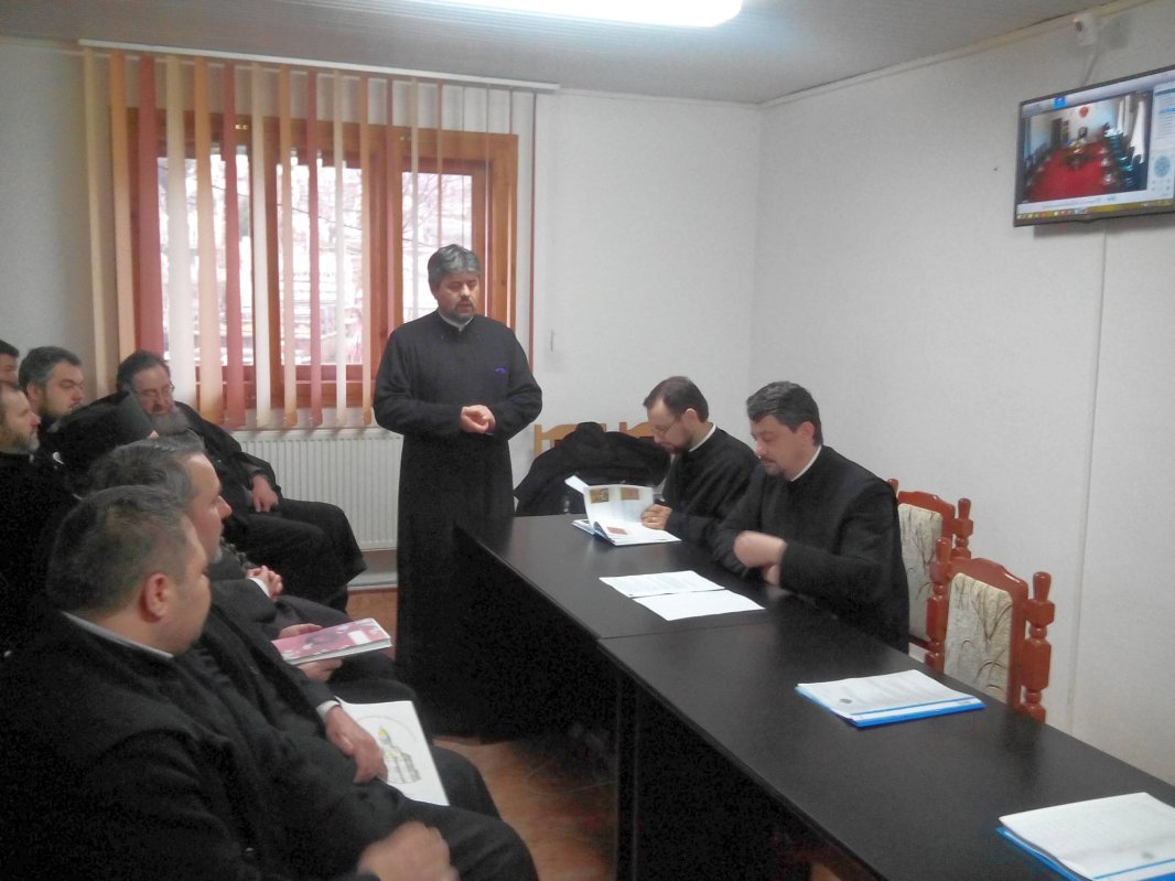 Întruniri preoţeşti în protopopiatele Moineşti şi Sascut 63629