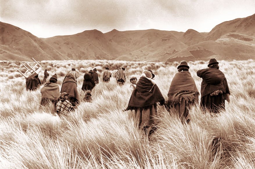 „Sarea pământului”: fotografie reîntoarsă în spirit 63675