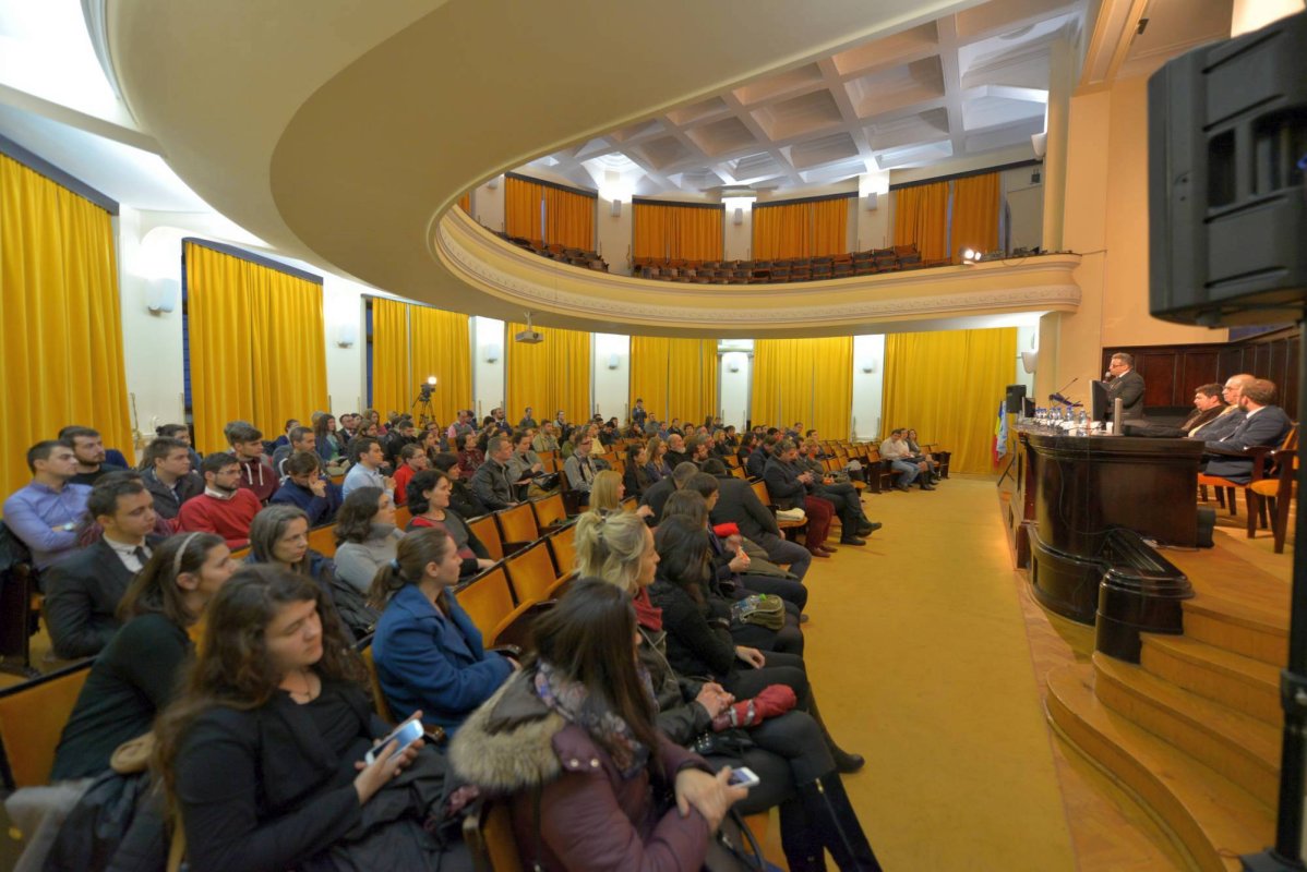 „Familia mai mult trebuie să formeze, decât să informeze“ 63459