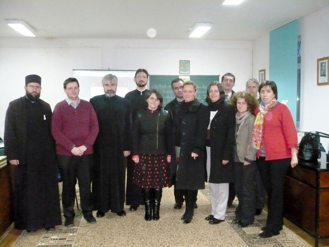 Simpozion la Făgăraş dedicat educaţiei tinerilor 63475