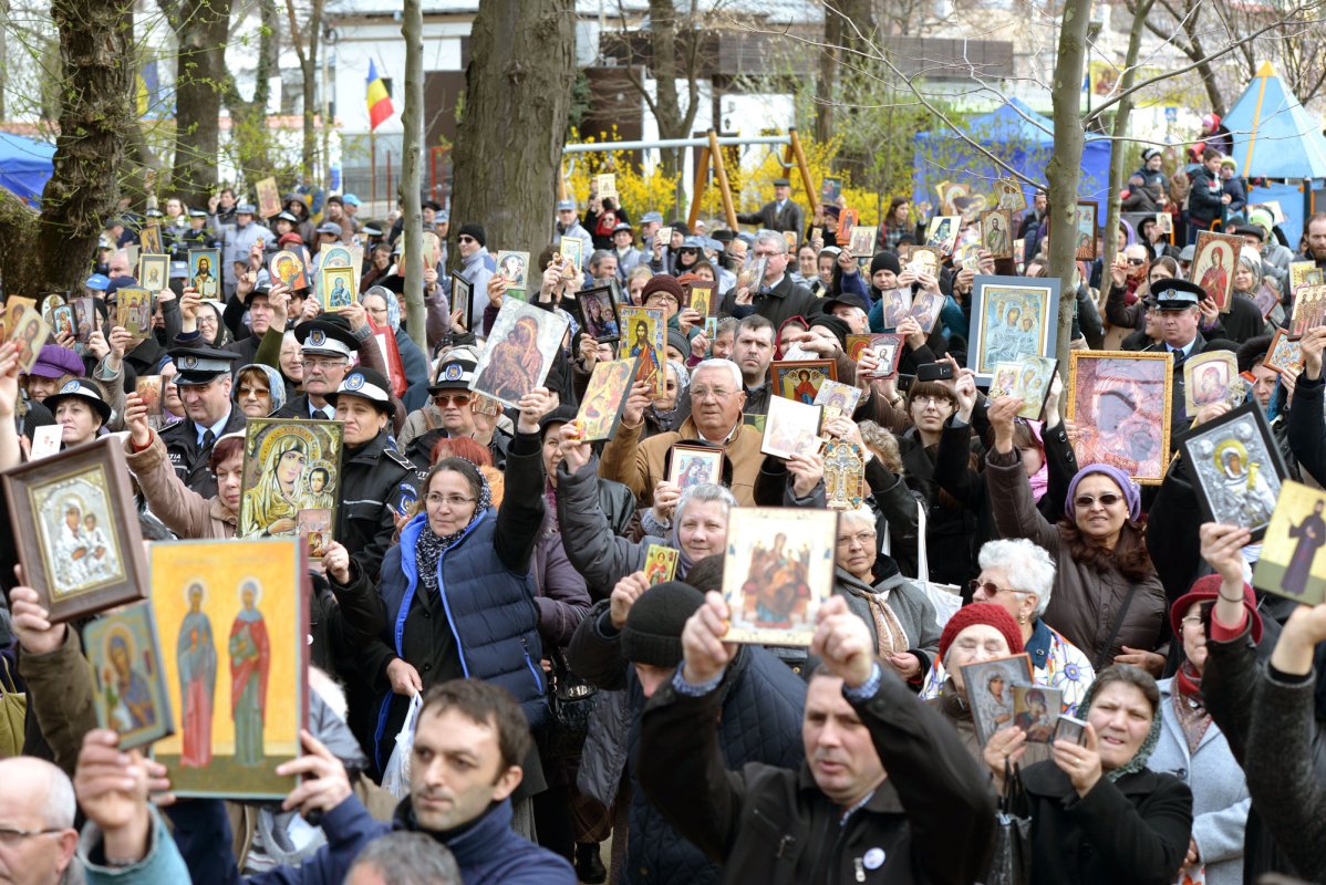 Litanie cu sfinte icoane în centrul Capitalei 63205