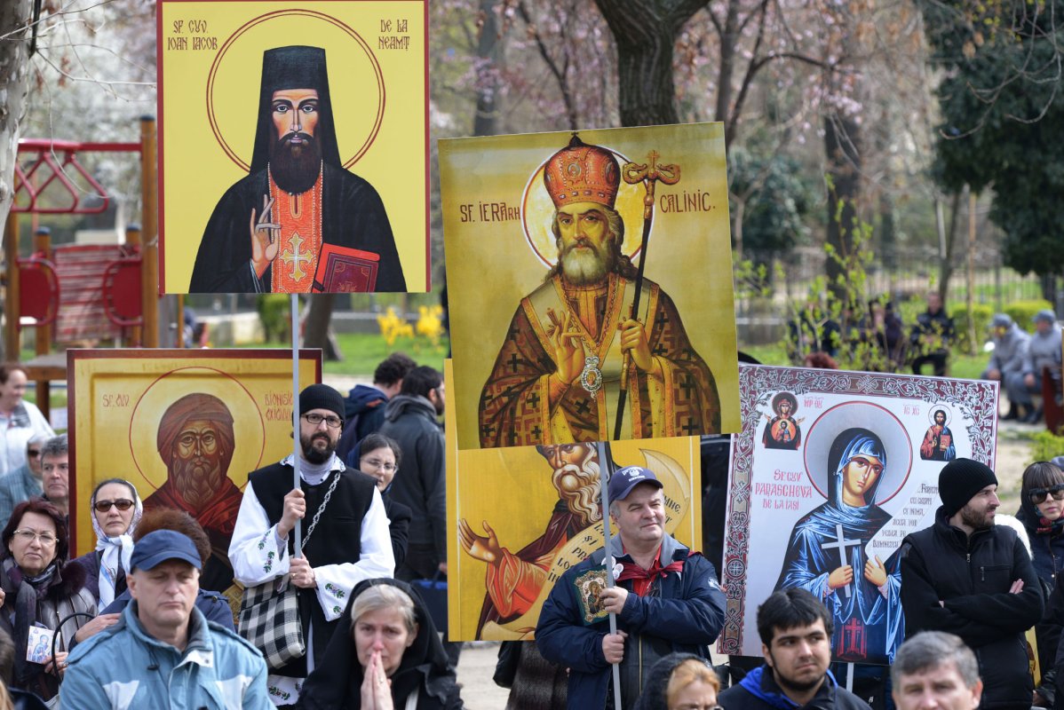 Litanie cu sfinte icoane în centrul Capitalei 63210