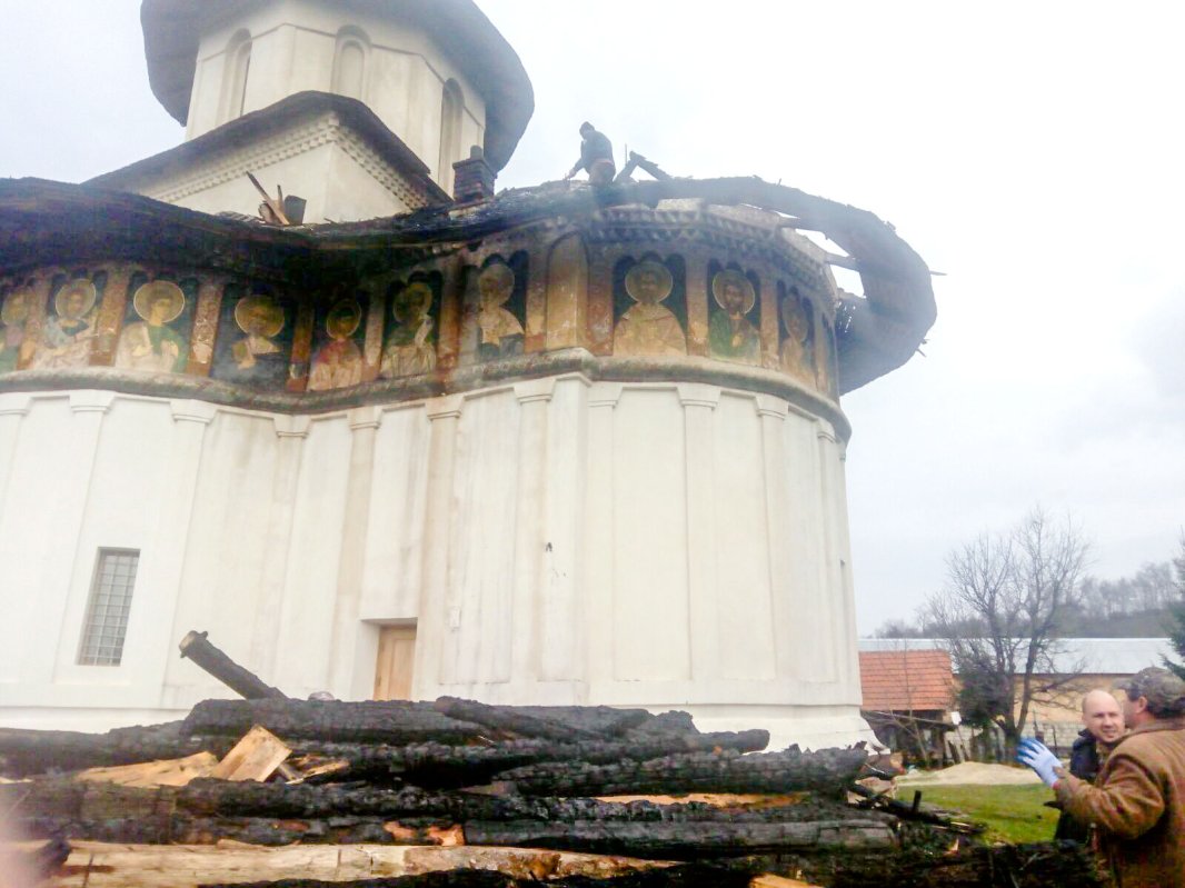 Incendiu la biserica-monument istoric de la Valea Danului, Argeş 63147