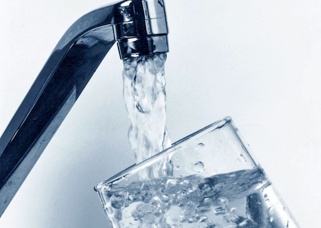 Doar 61% din populaţie este racordată la reţeaua publică de apă 63101