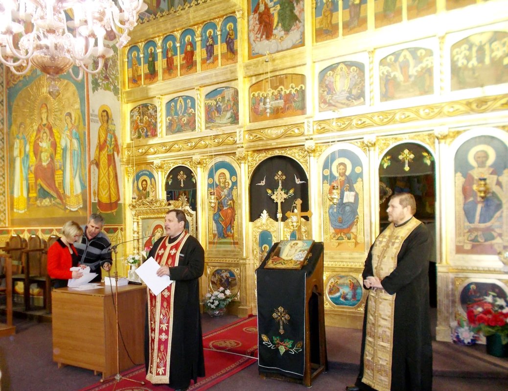 Elevi din Avrig şi Tălmaciu, premiaţi la un concurs de pictat icoane 63047