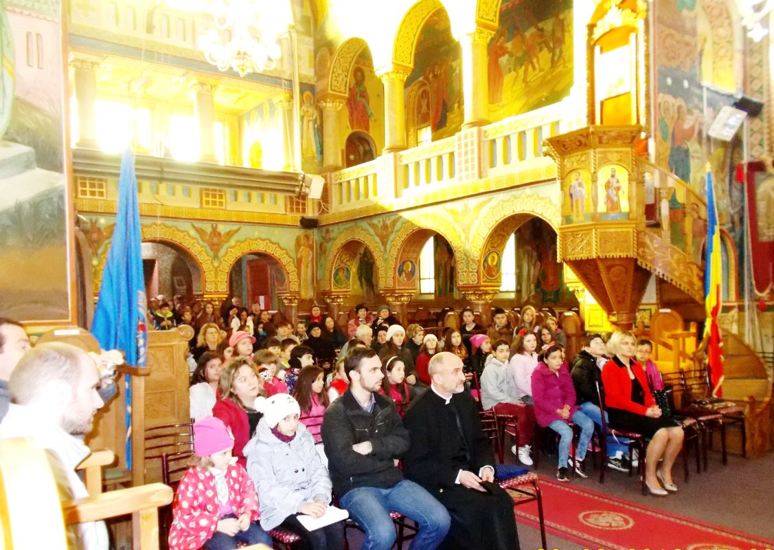 Elevi din Avrig şi Tălmaciu, premiaţi la un concurs de pictat icoane 63049