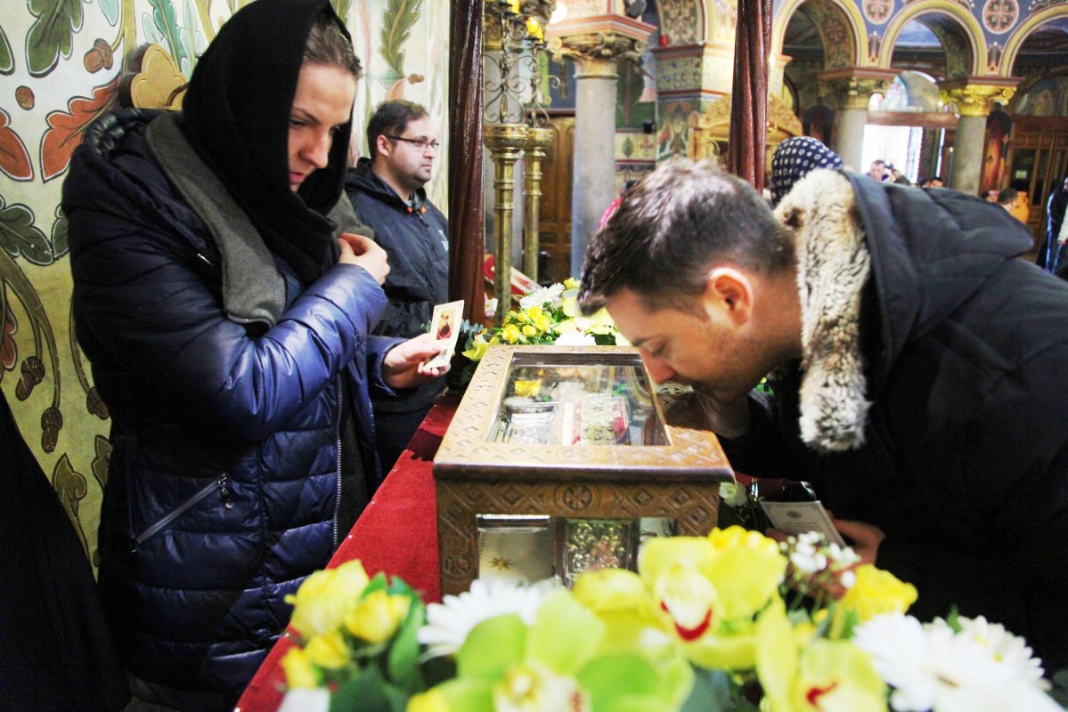 Sibienii se închină la Brâul Maicii Domnului 62910