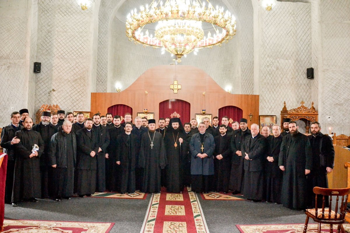 Întrunire a preoților și profesorilor de religie în Episcopia Caransebeșului 62849