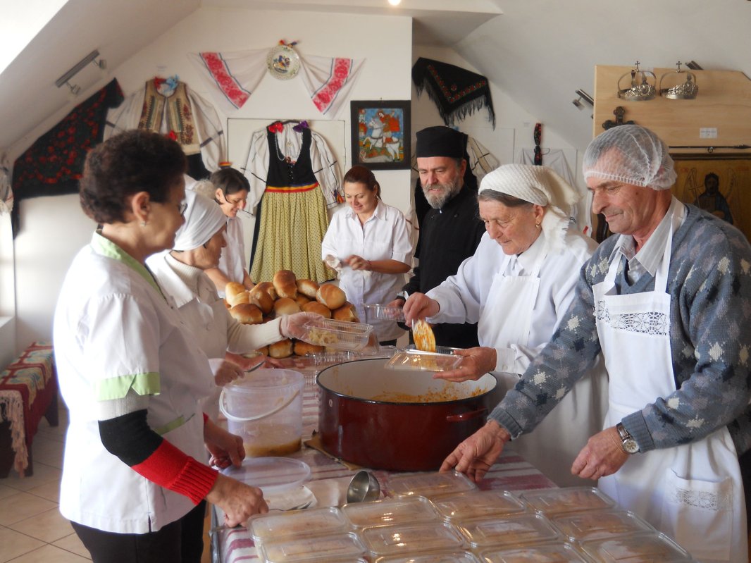 O masă caldă pentru persoanele defavorizate din Rupea 62832