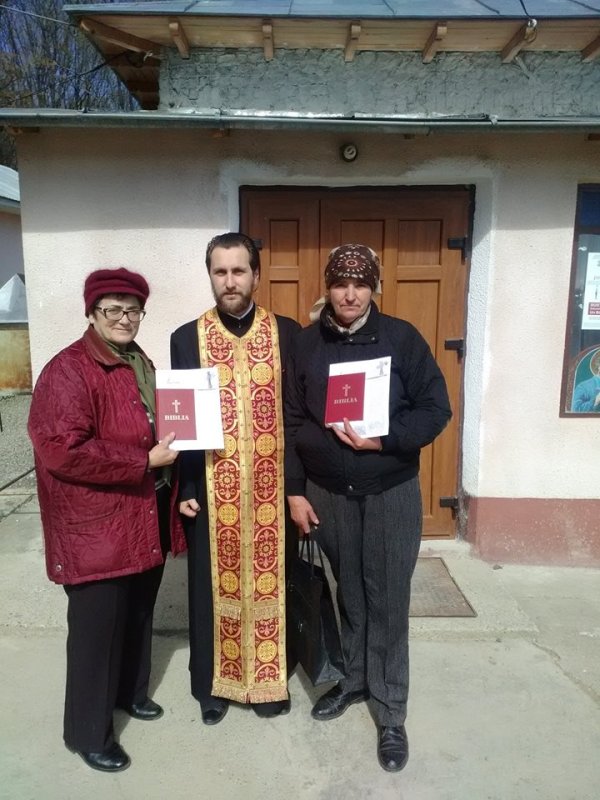 Proiectul „Nicio casă fără Biblie“, în Parohia Poieniţa 62819