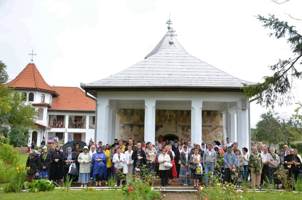 Săraca, mănăstirea de unde te întorci îmbogățit 63033