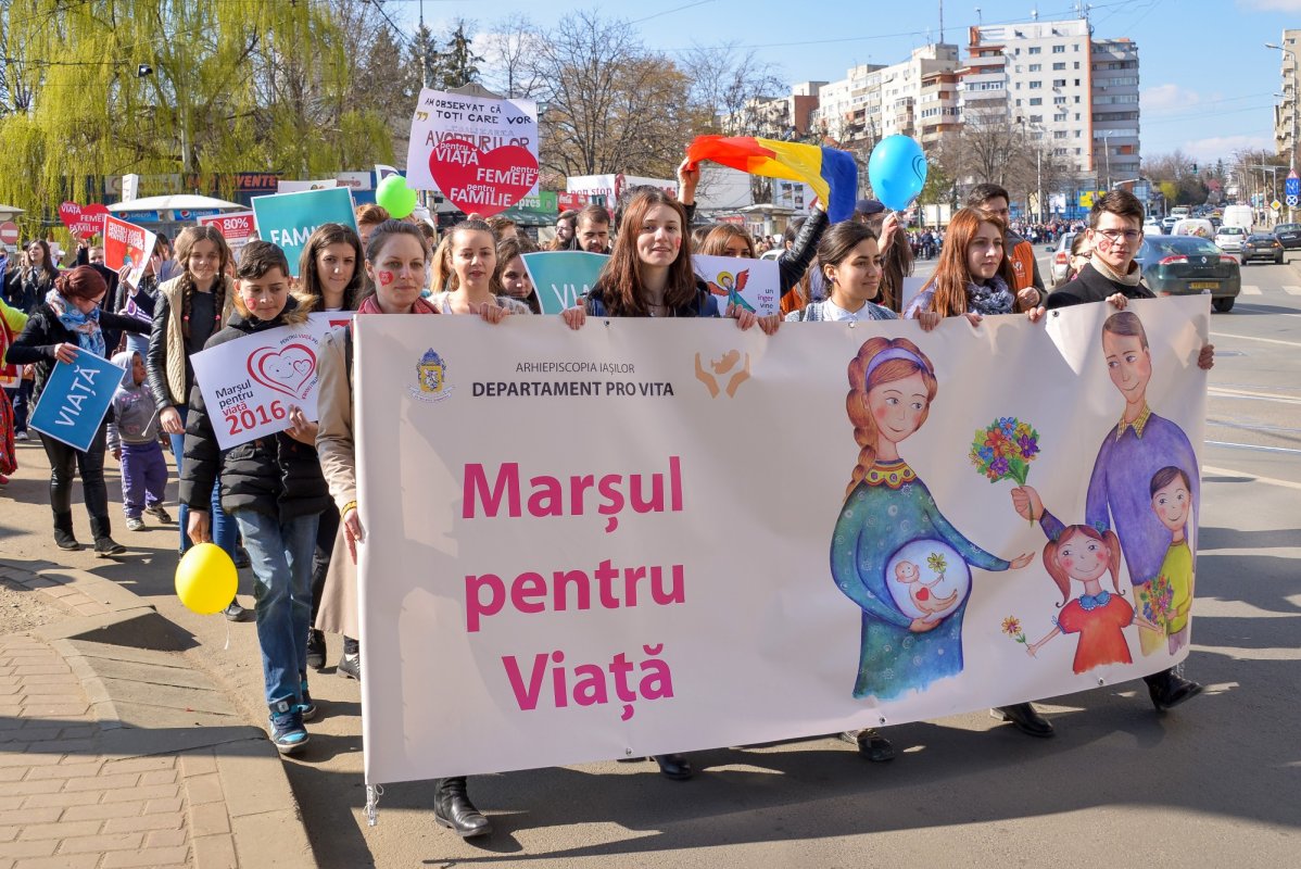 Peste 2.000 de persoane, la Marşul pentru viaţă de la Iaşi 62754
