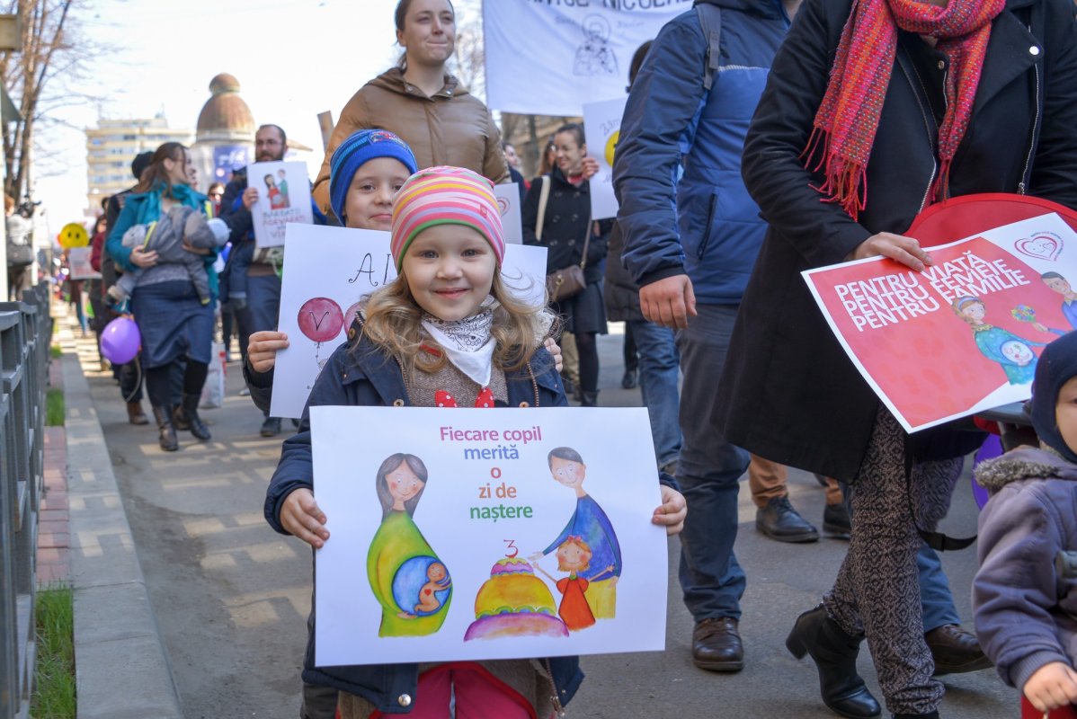 Peste 2.000 de persoane, la Marşul pentru viaţă de la Iaşi 62755