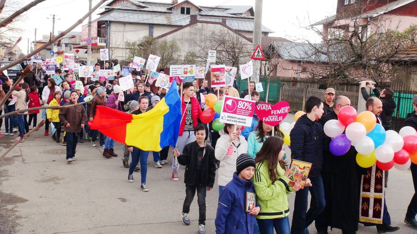 Marşul pentru viaţă în oraşe prahovene 62745