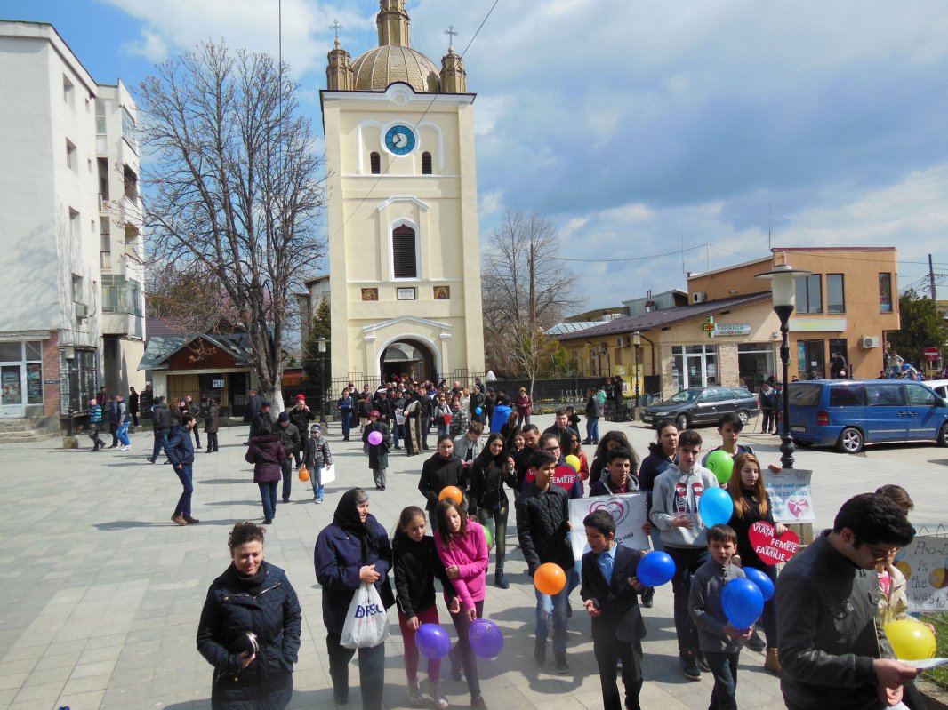 Marşul pentru viaţă în oraşe prahovene 62746
