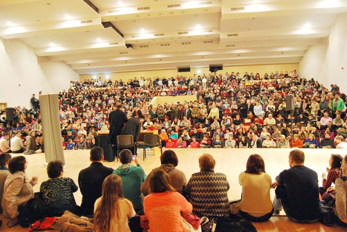 Părintele Constantin Necula a conferenţiat la Braşov 62642