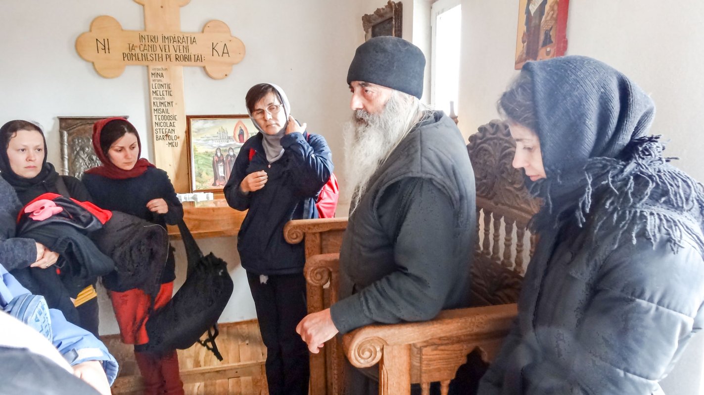 Pe urmele sfinţilor din sihăstriile vâlcene 62652