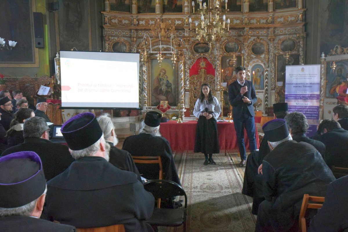 Preoţii din Protopopiatul Piatra Neamţ îndemnaţi să desfăşoare activităţi cu tinerii 62630