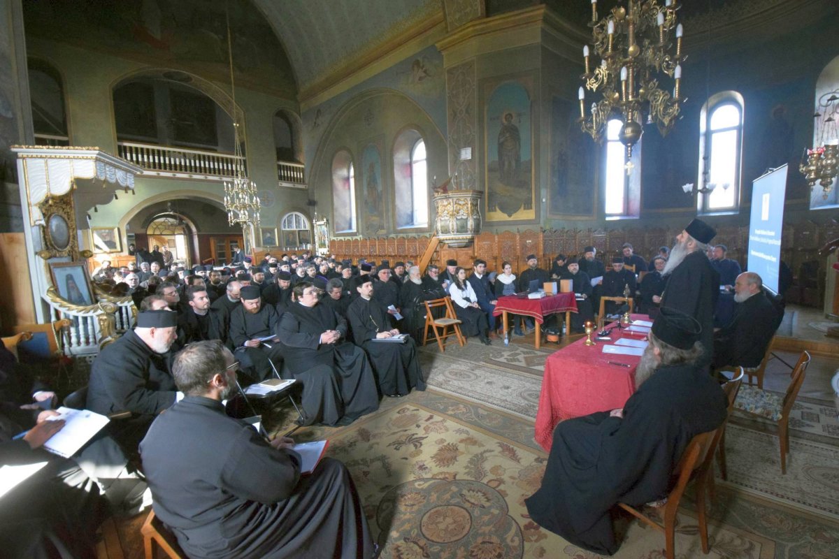 Preoţii din Protopopiatul Piatra Neamţ îndemnaţi să desfăşoare activităţi cu tinerii 62631