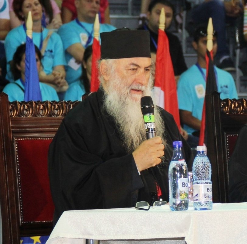 Arhimandritul Zaharia Zaharou s-a întâlnit cu tinerii din Alba Iulia 62566