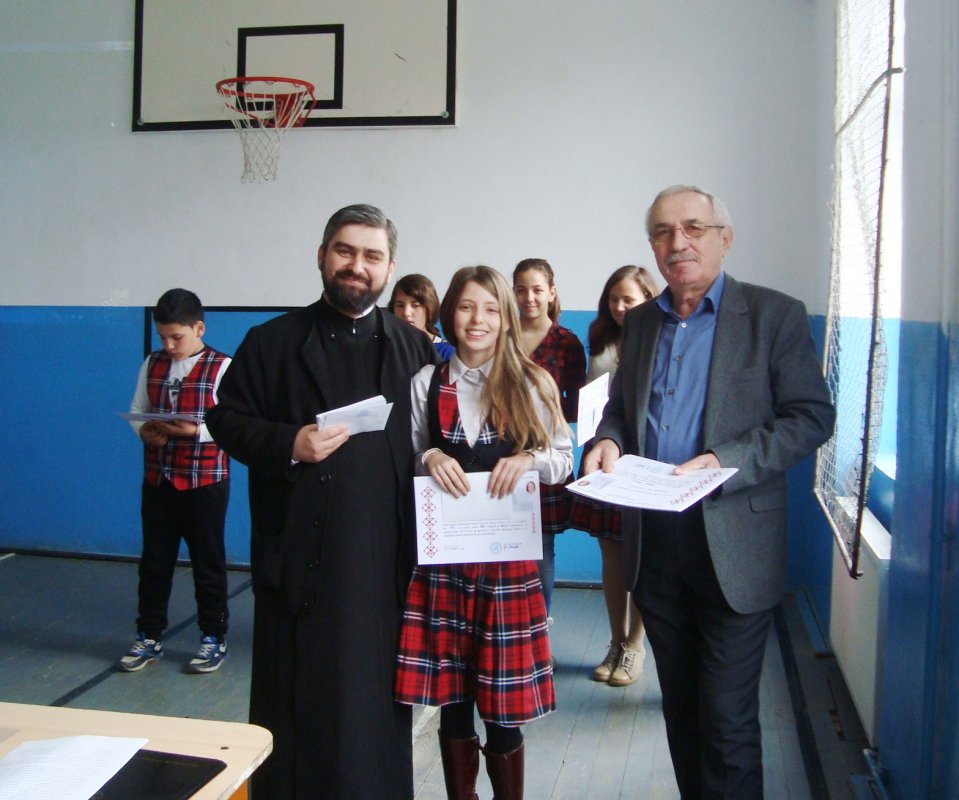 Burse pentru elevii merituoşi din Ucea de Jos, Făgăraş 62567