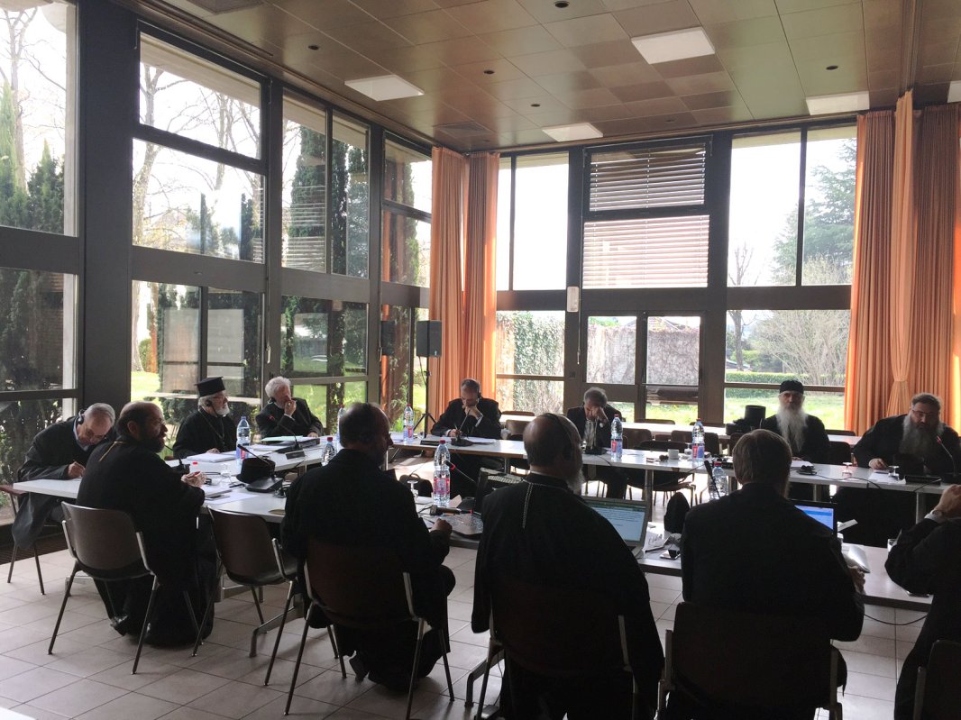 Ședinţă de lucru a Secretariatului Sfântului şi Marelui Sinod 62610