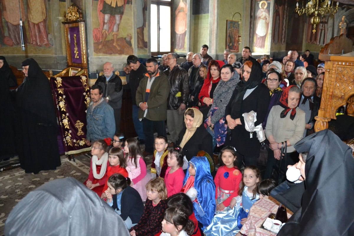 Activităţi în parohiile din Mitropolia Olteniei 62507