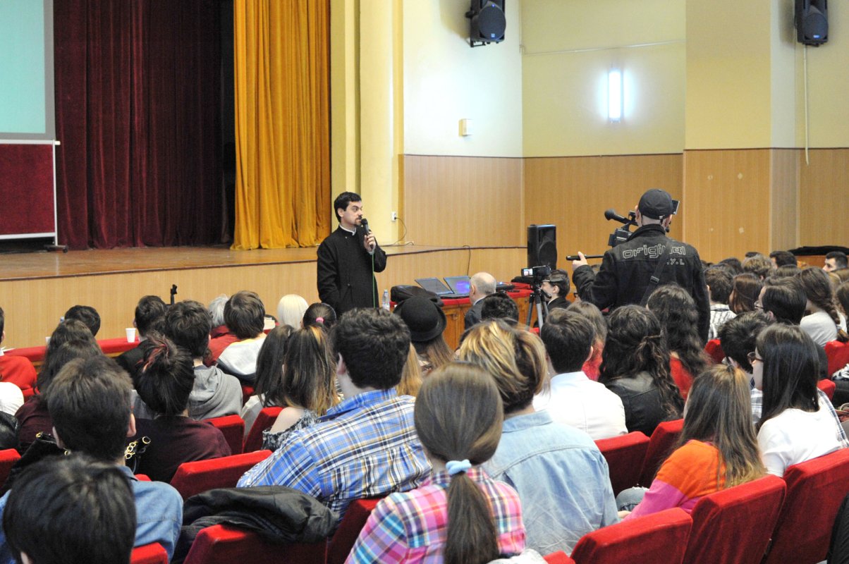 Conferință la Colegiul Naţional „Mihai Viteazul”  62544