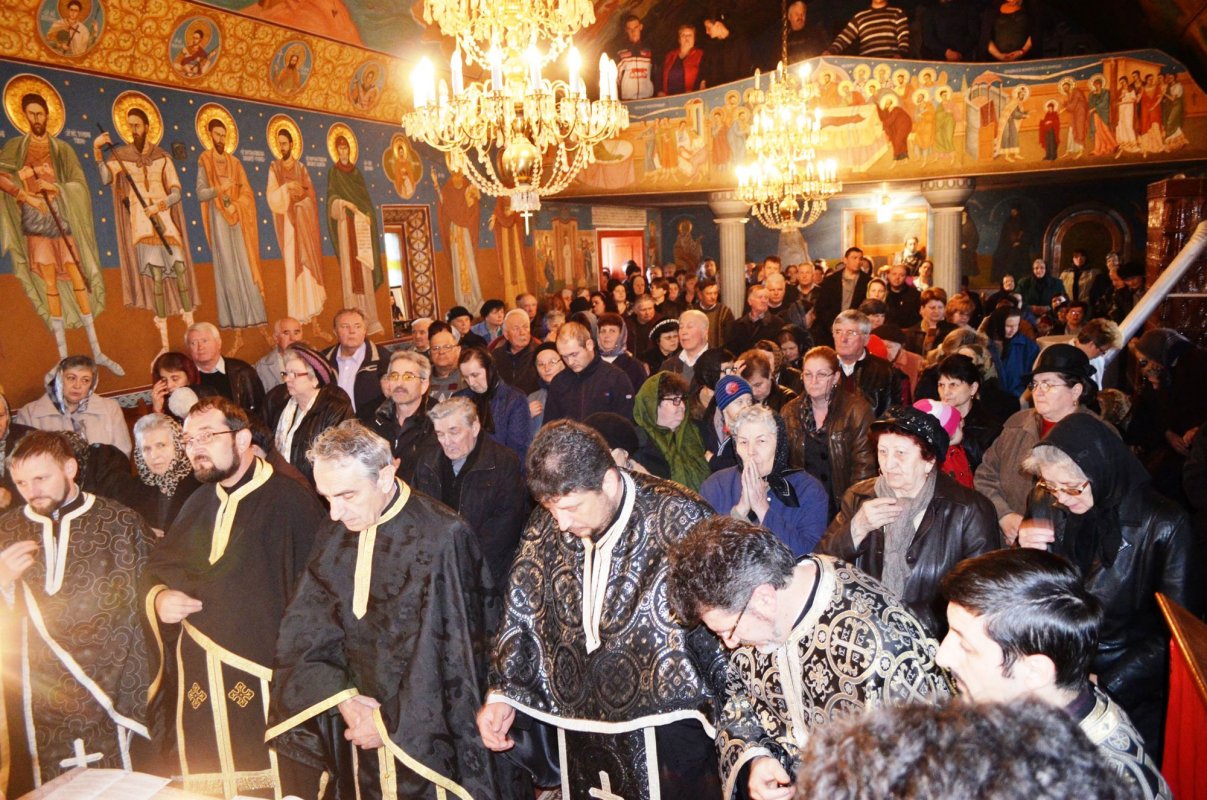 Taina Sfântului Maslu în biserici hunedorene 62500