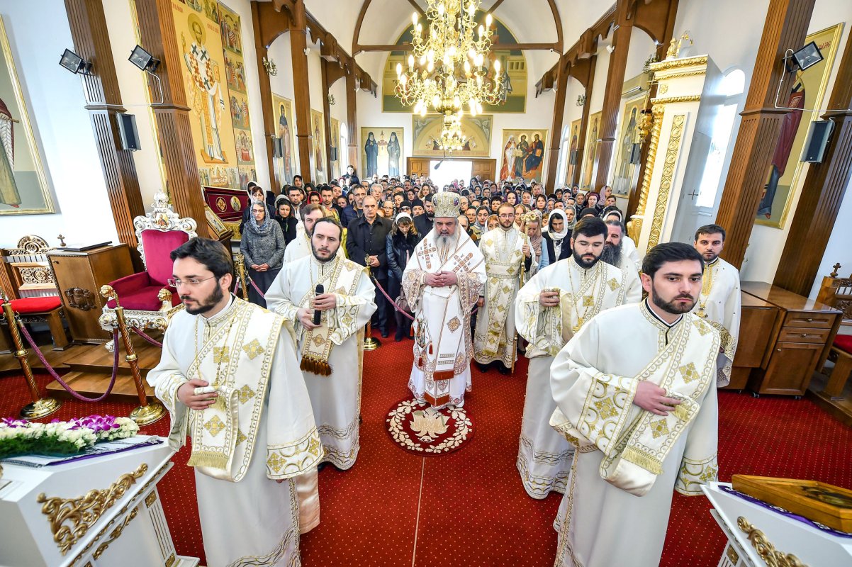 „Urmând lui Hristos, Crucea ne duce la Înviere” 62421