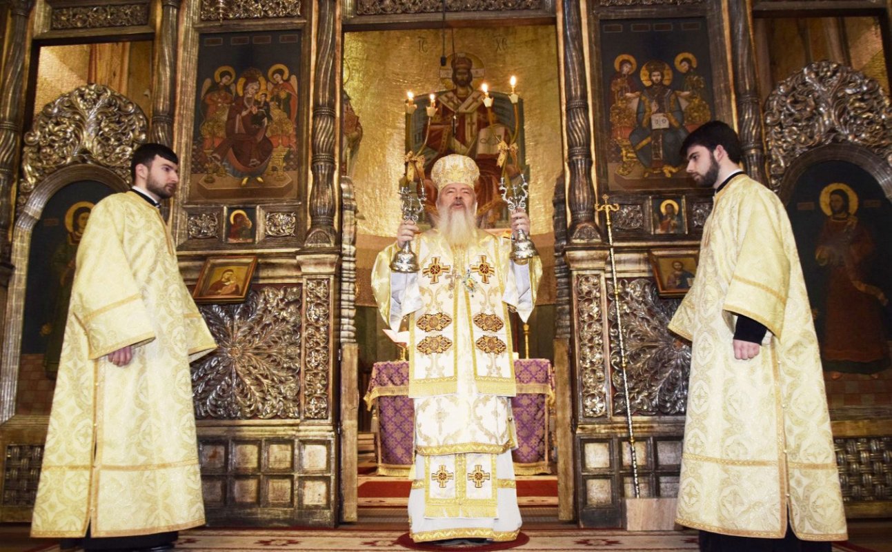 Slujiri arhiereşti în Duminica Sfintei Cruci 62329