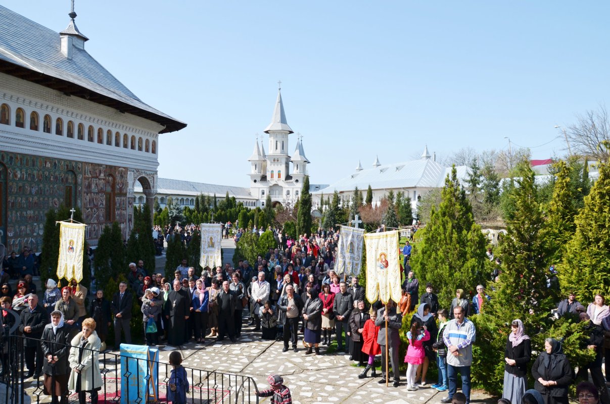 Slujiri arhiereşti în Duminica Sfintei Cruci 62333