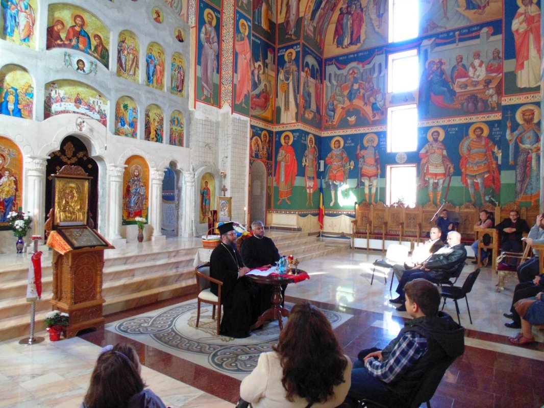 Seară dedicată Sfintei Cruci în Campusul „Tudor Vladimirescu“ 62271