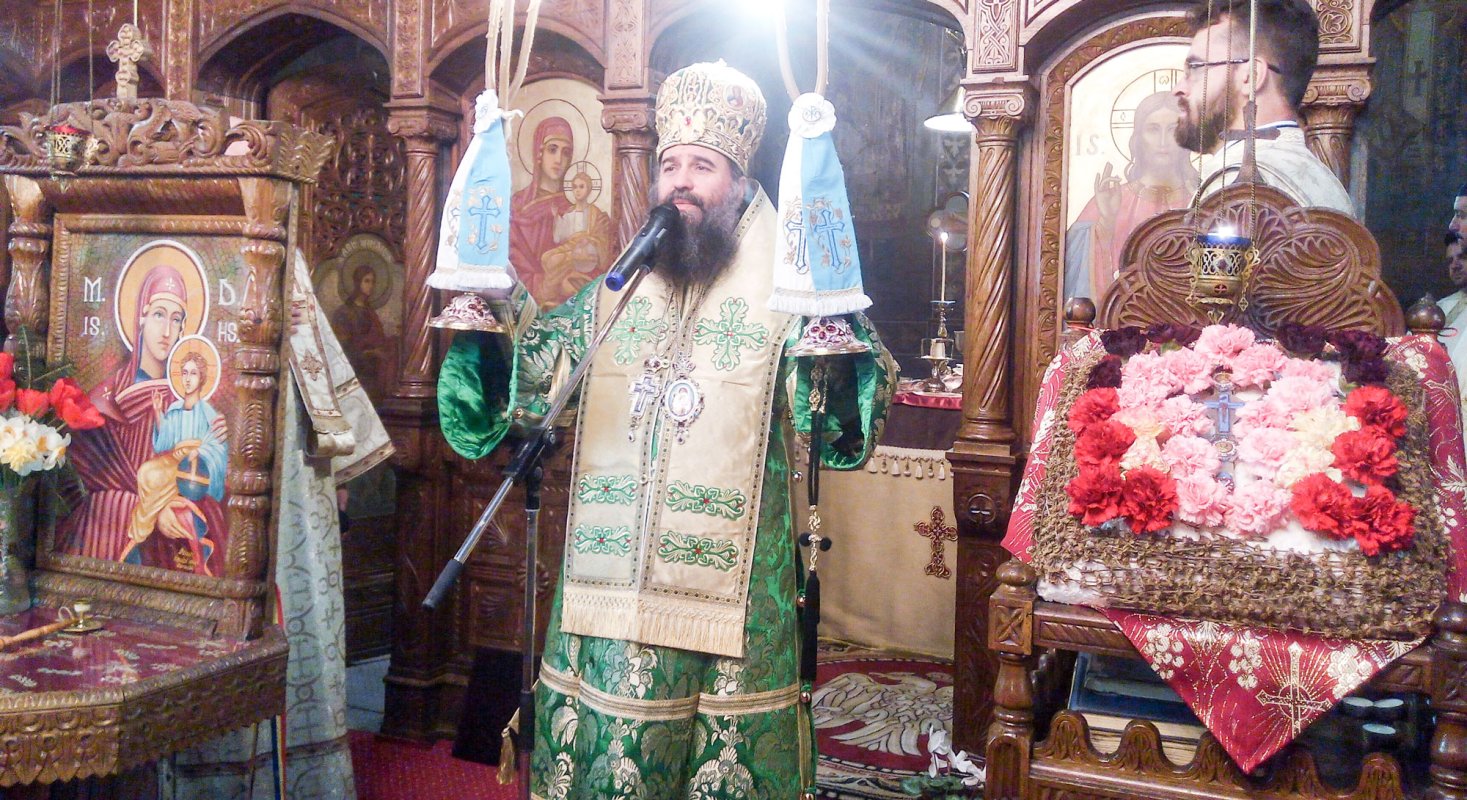 Slujbă arhierească la Biserica „Adormirea Maicii Domnului” din Caracal 62292