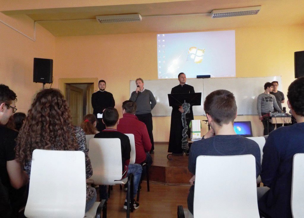 Întâlniri şi activităţi de socializare cu tinerii din Protopopiatul Blaj 62200