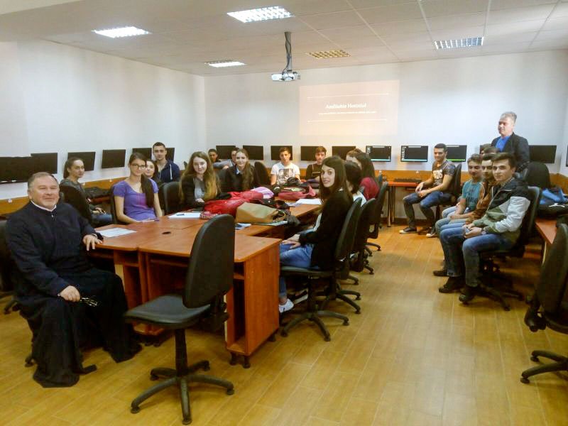 Oră de cultură religioasă la Curtea de Argeș 62178