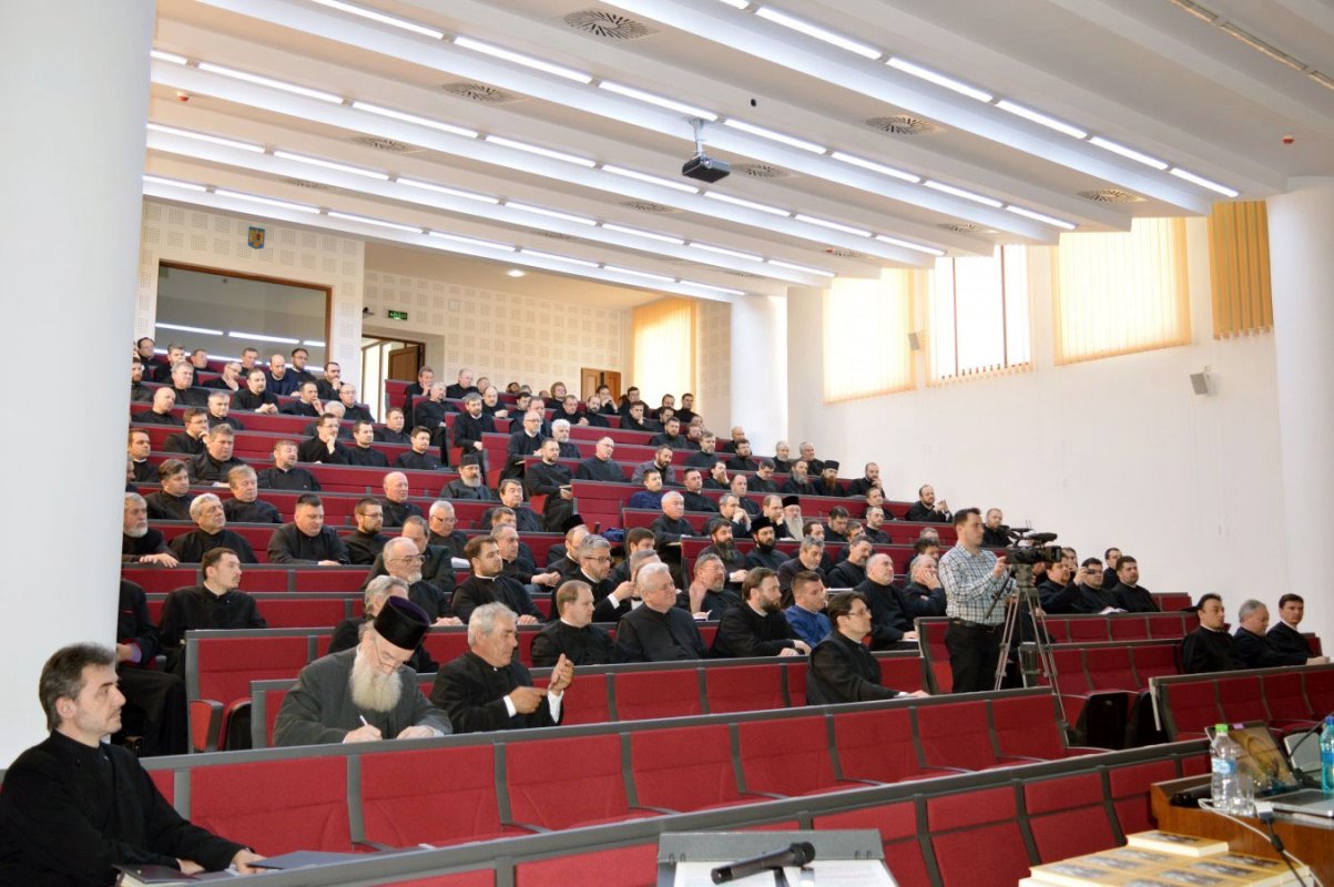 Conferinţe despre educaţia tinerilor şi valorile autentice 62102