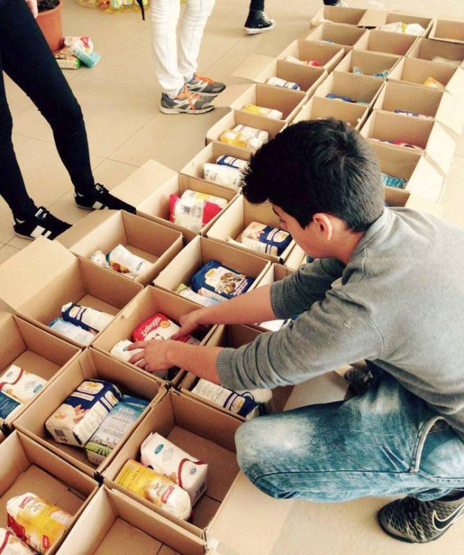 Daruri pentru 30 de bătrâni oferite de elevi din Sibiu 62105