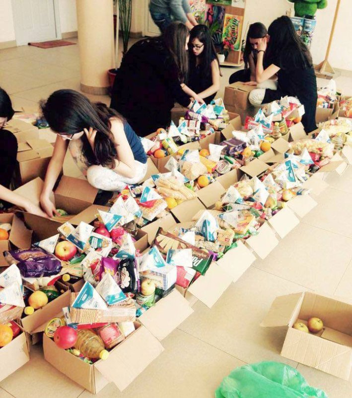 Daruri pentru 30 de bătrâni oferite de elevi din Sibiu 62106